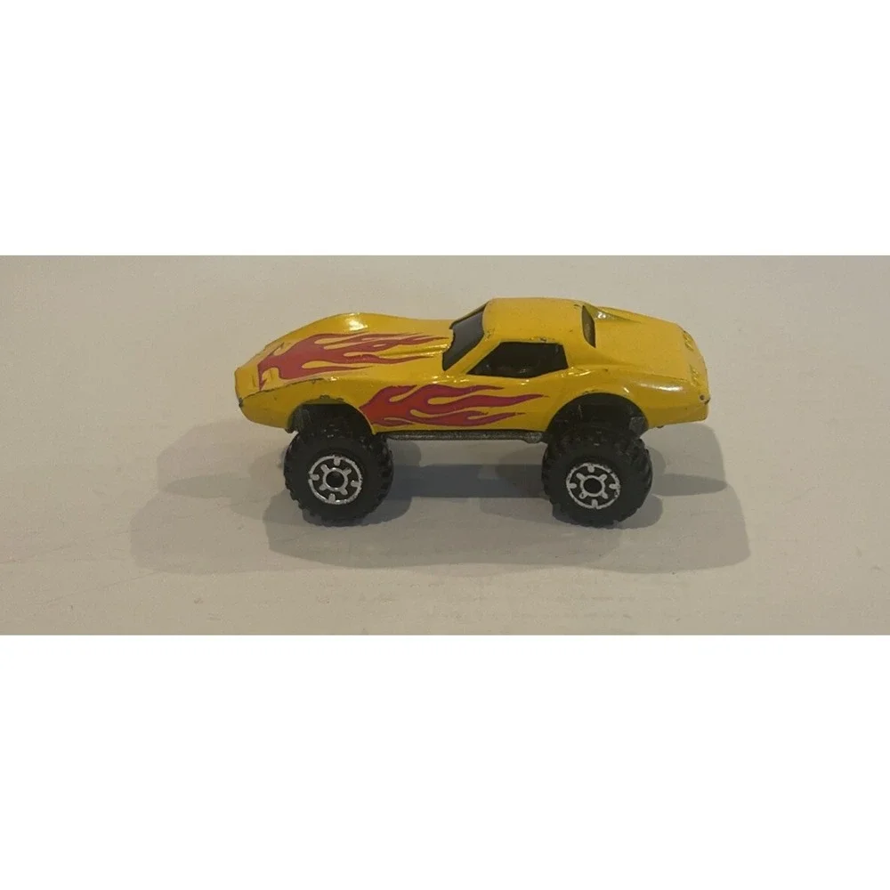 Vintage Hot Wheels Monster Vette Corvette Stingray 4x4 Yellow w/ Flames Die Cast